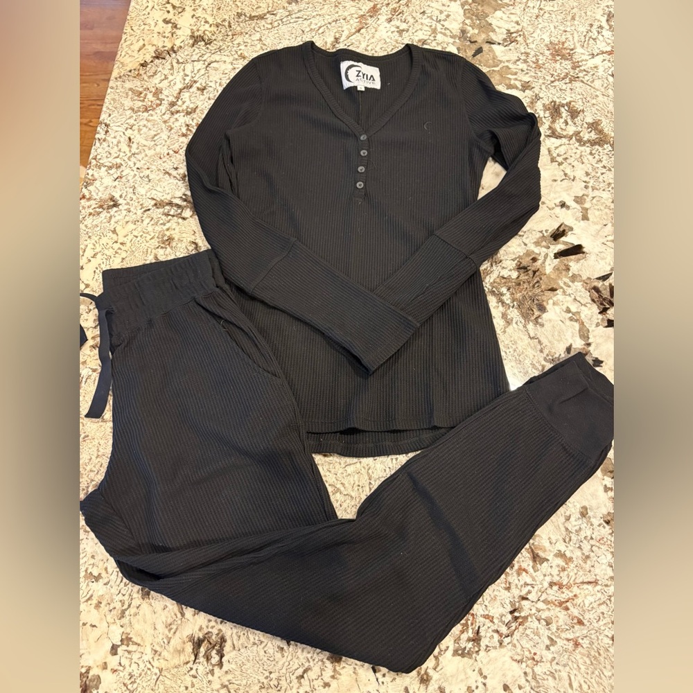 Zyia Active Black Don’t Wake Me Thermal Jogger Set